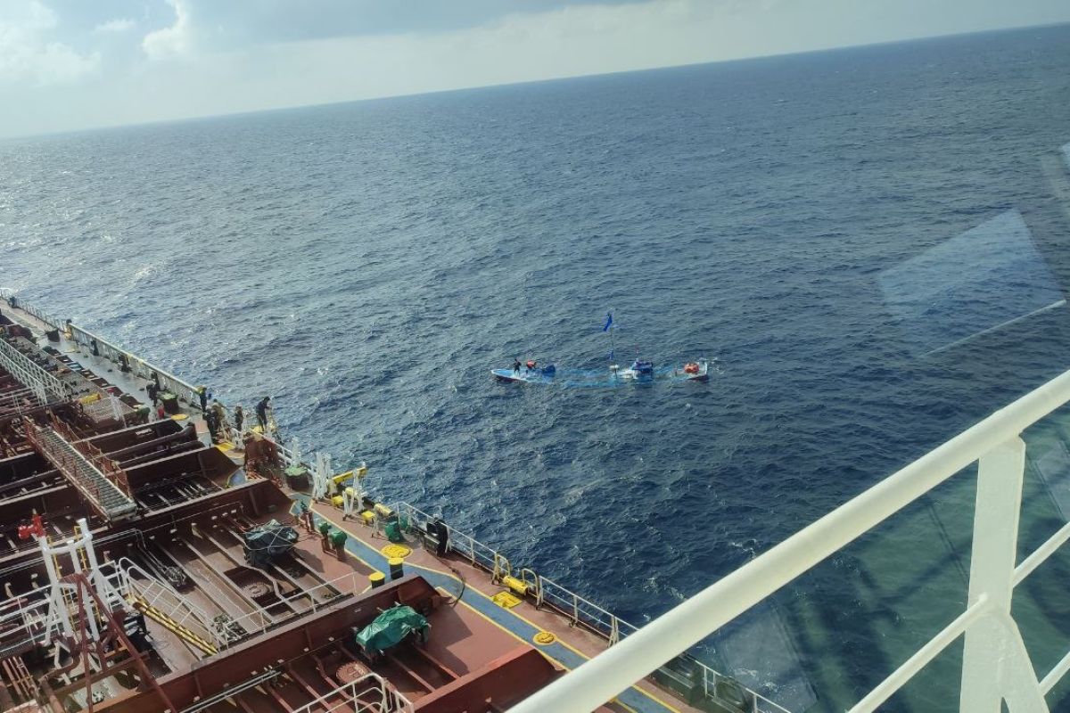 Terapung 14 hari di laut, tiga nelayan Aceh diselamatkan kapal tanker