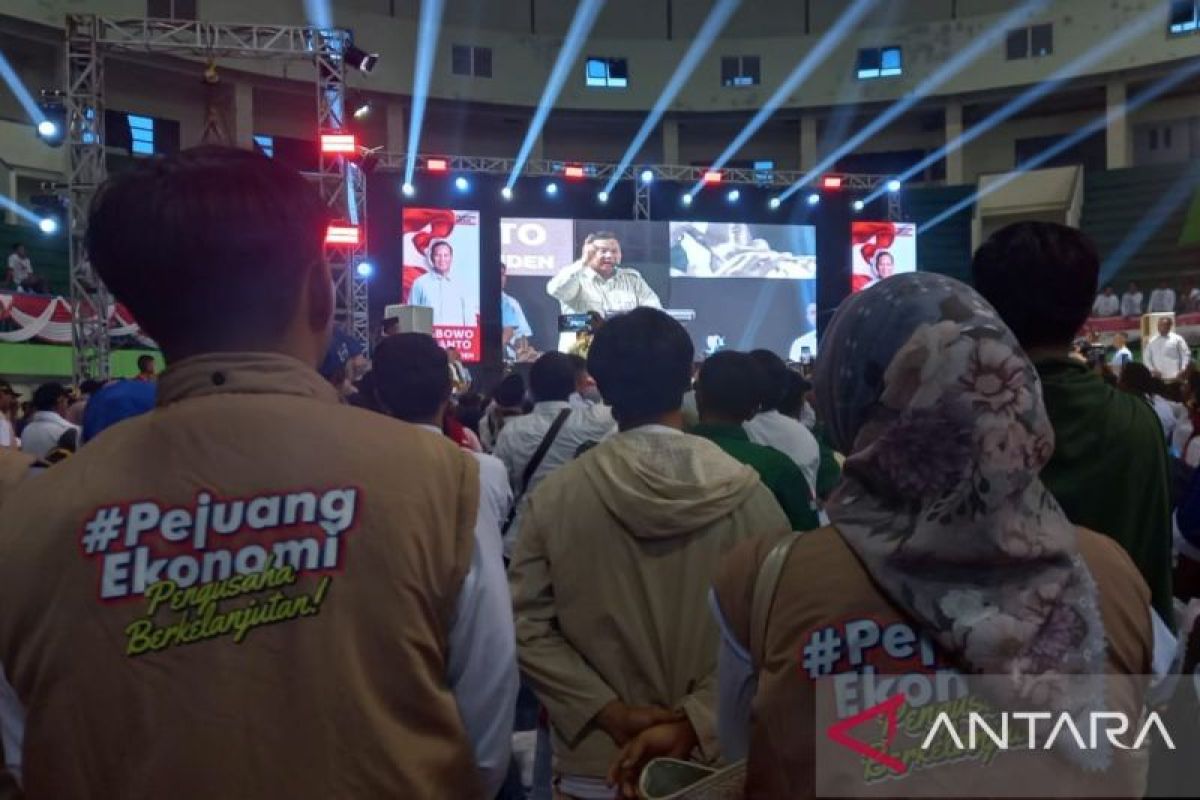 Hujan tak surutkan antusias simpatisan sambut Prabowo di Pangkalpinang