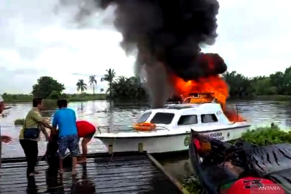 Kapal cepat terbakar saat angkut 14 petugas puskesmas di Tapin