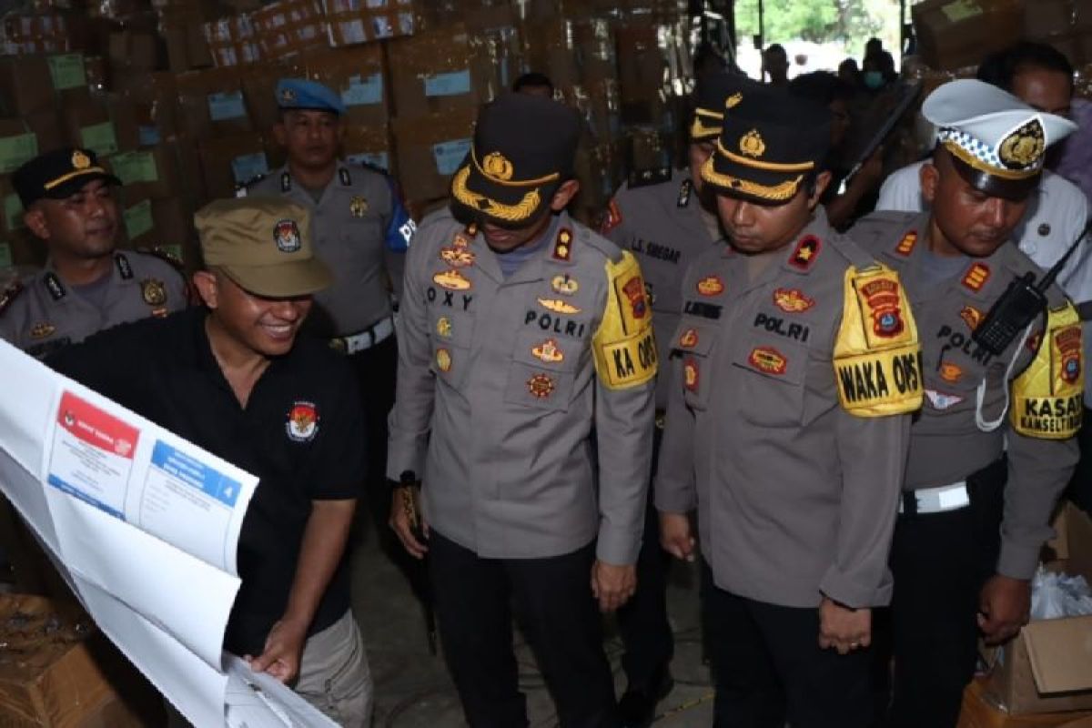 Kapolres Serdang Bedagai pantau sortir-lipat surat suara Pemilu 2024