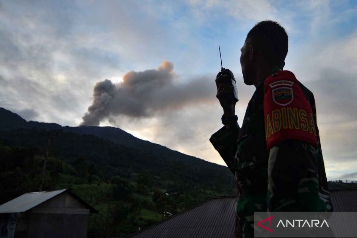 Petugas Gabungan Dirikan Posko Kesiapsiagaan Erupsi Marapi - ANTARA News