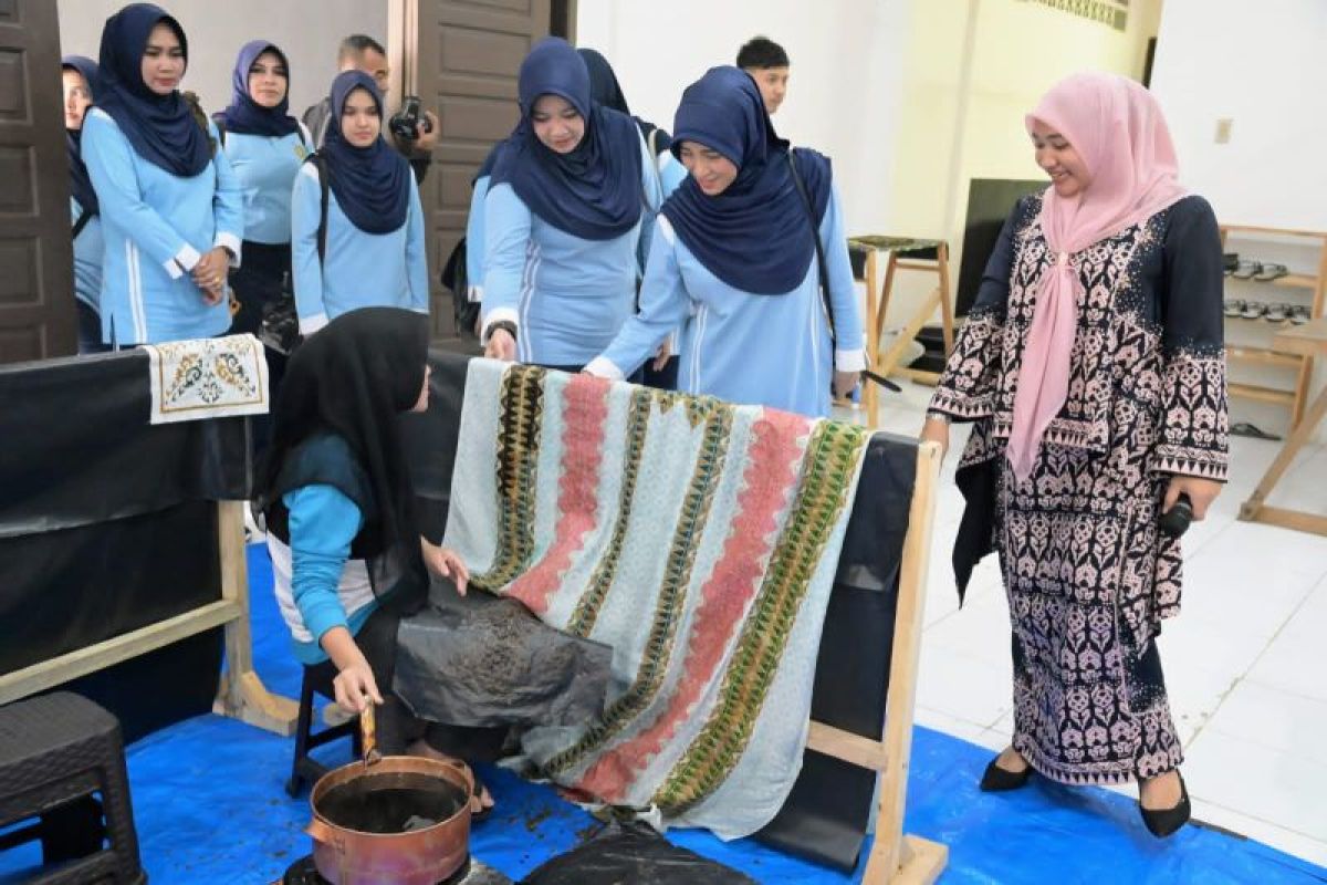 Rumah Malaka hasilkan enam batik motif khas Aceh Besar