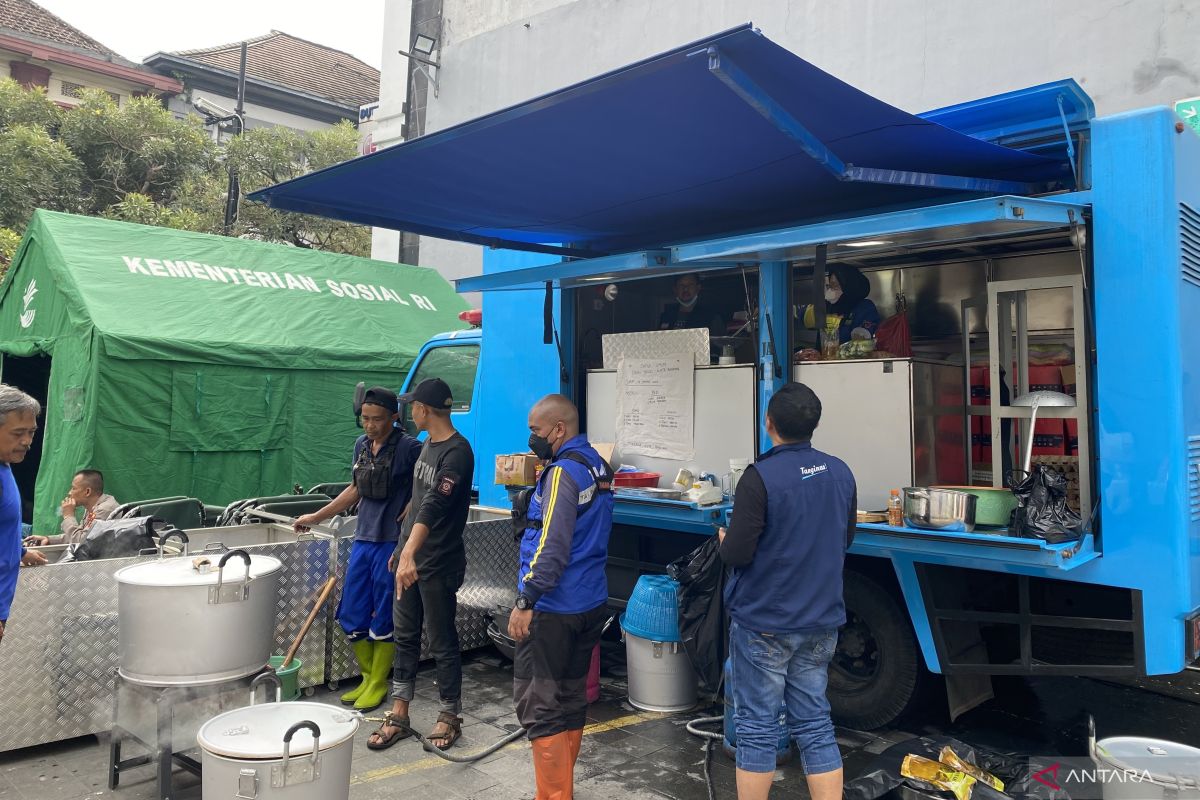 Pemkot Bandung siapkan dapur umum layani kebutuhan korban banjir Braga