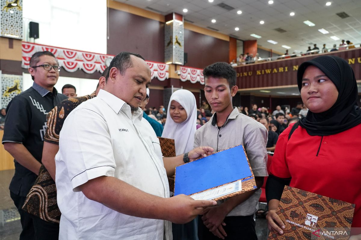 DPRD Kota Bogor bantu tebus 2.500 ijazah yang tertahan di sekolah