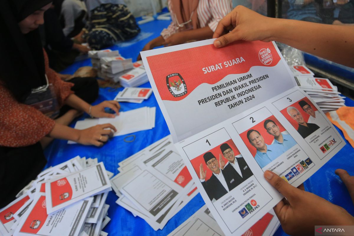 Round up hari ke-60,  capres-cawapres ke Indonesia tengah dan timur