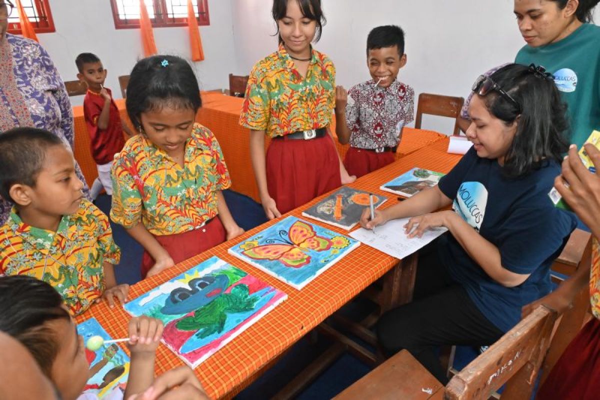 MCC beri edukasi lingkungan bagi  anak-anak Tual Maluku lewat seni