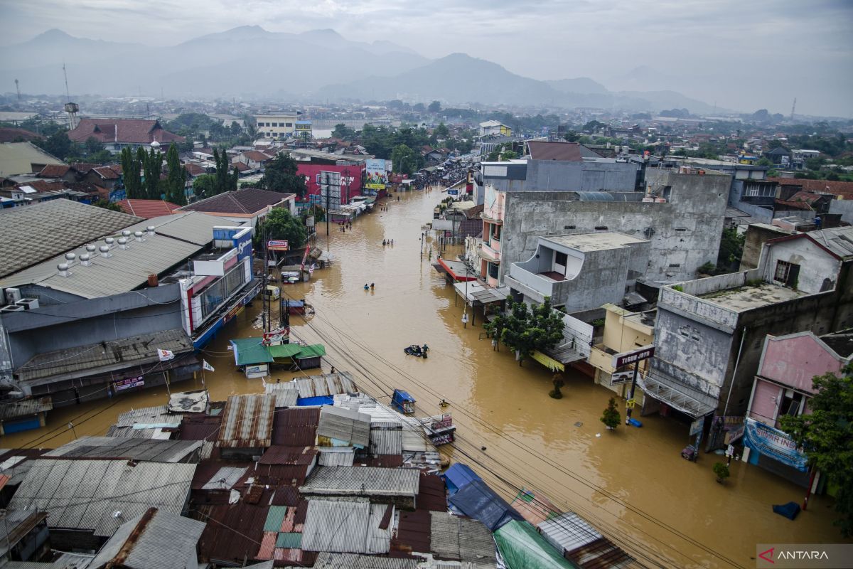 Melihat Banjir Yang Melanda Bandung Selatan Antara News