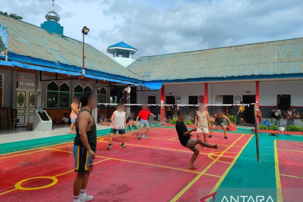 Petugas dan Narapidana Rutan Palu olahraga bersama dalam Jumat sehat