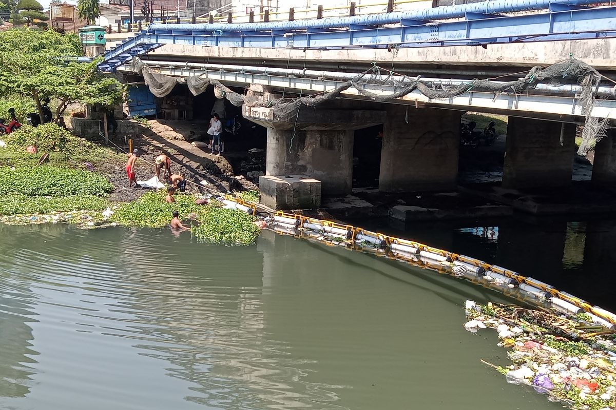 Pemkot Mataram hentikan sementara jaring sampah di sungai