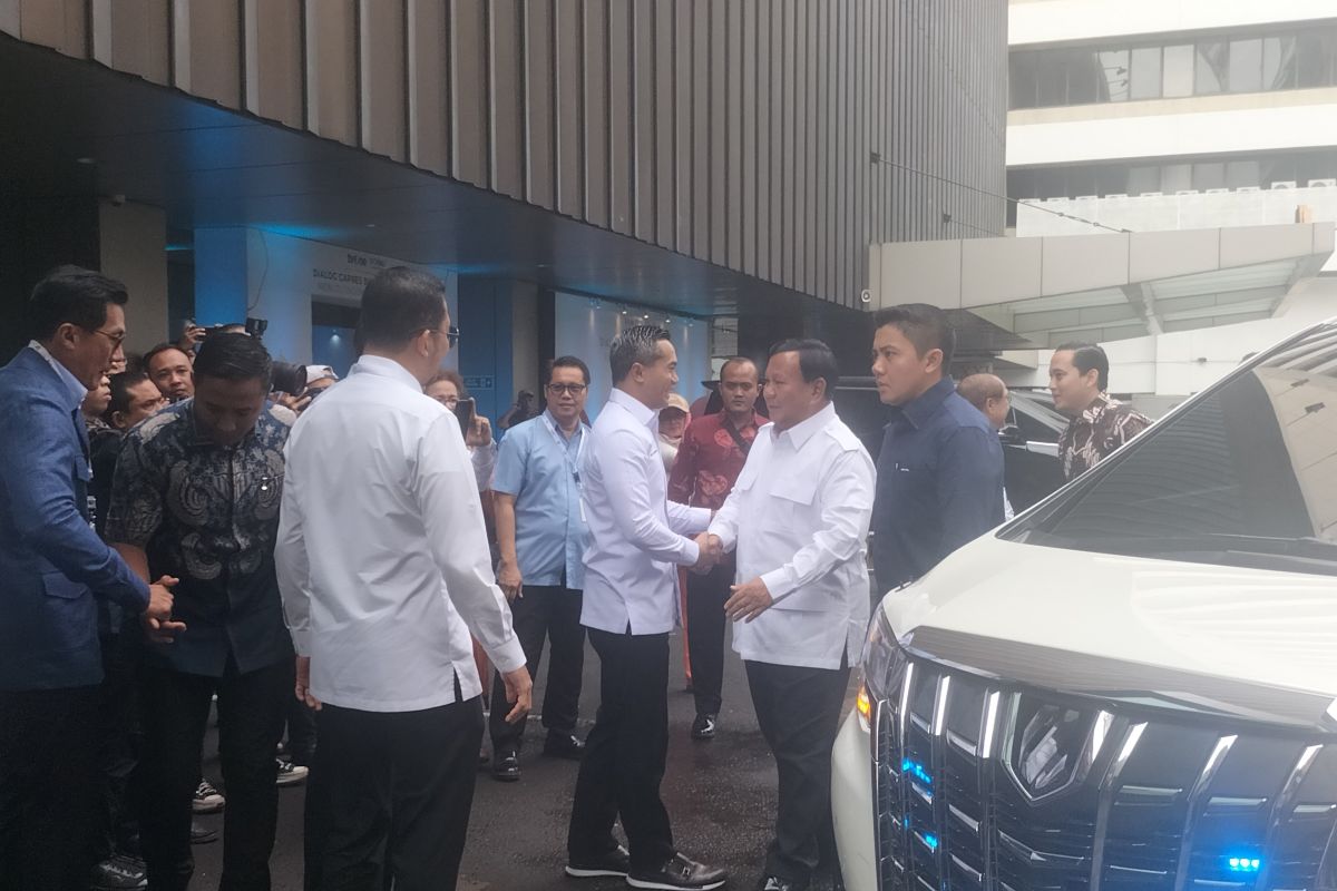 Prabowo didampingi putranya hadiri dialog ekonomi yang digelar Kadin 