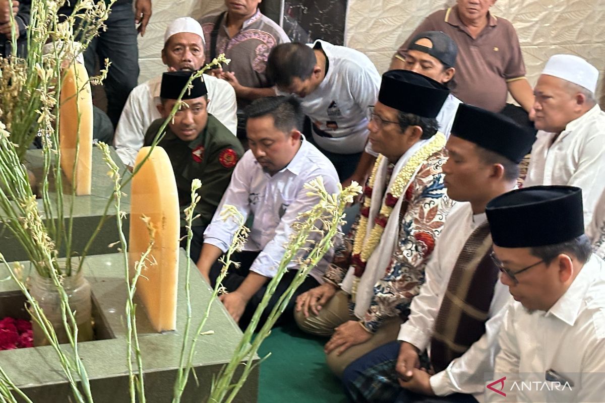 Mahfud ziarah ke makam Mbah Ratu Ayu: Untuk mengambil pelajaran