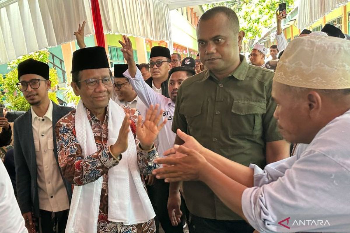 Mahfud janji hapus batas usia pelamar kerja