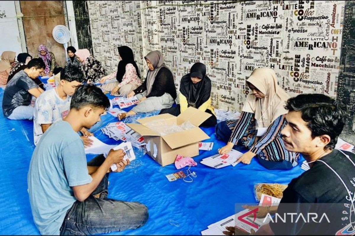 KIP Aceh Barat kerahkan 125 warga untuk lipat surat suara Pemilu 2024