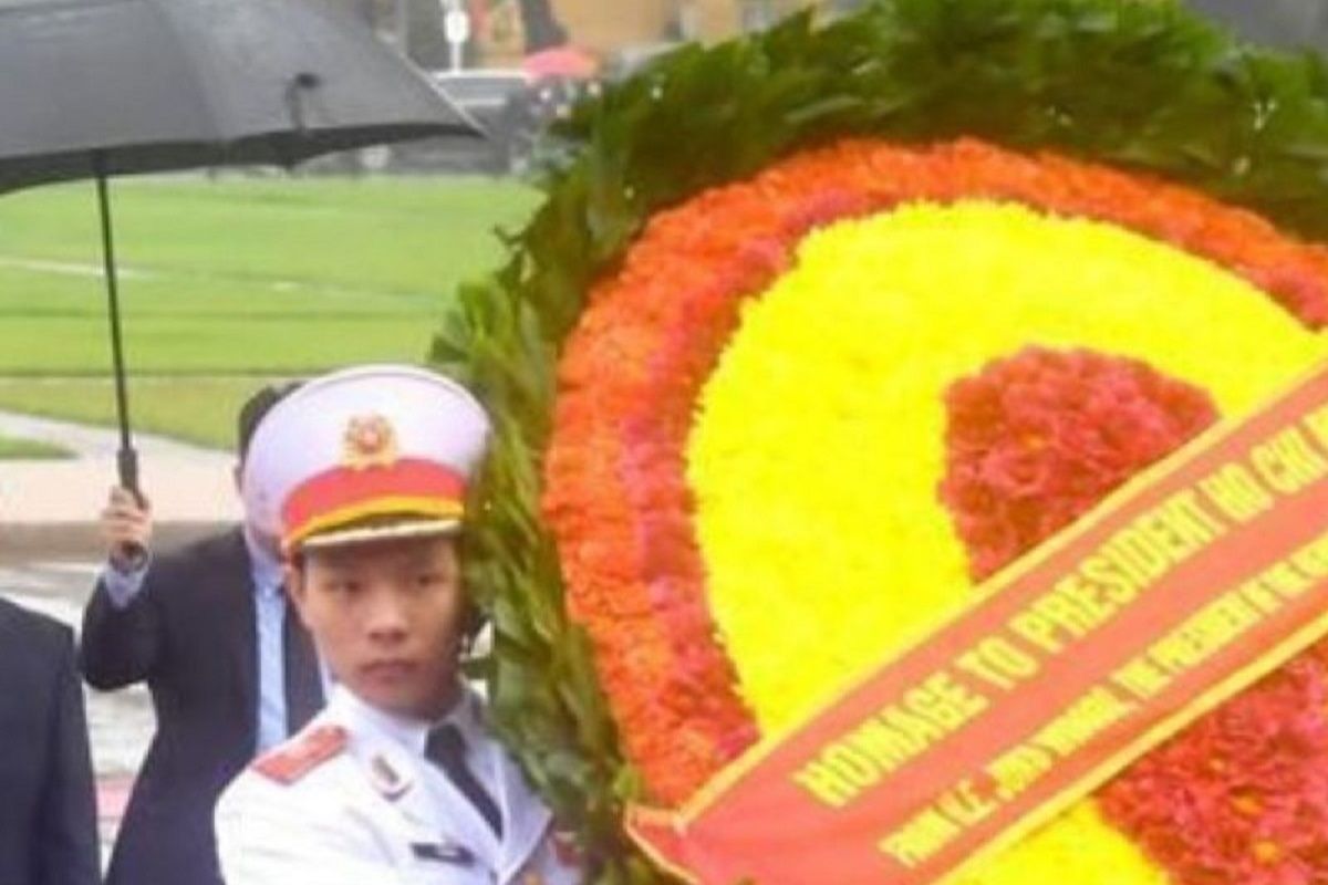 Presiden Jokowi kunjungi Monumen Pahlawan dan Mausoleum Ho Chi Minh di Hanoi