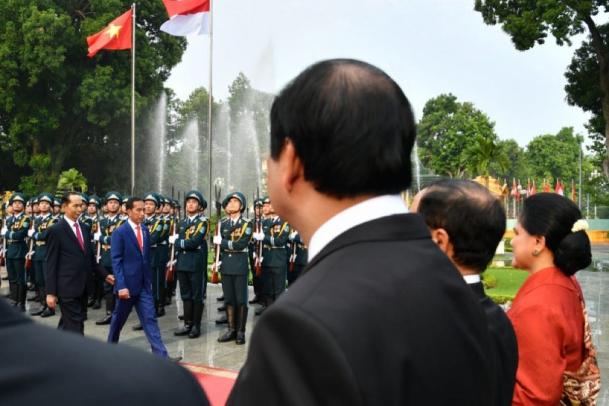Presiden Jokowi disambut upacara kenegaraan di Hanoi, Vietnam