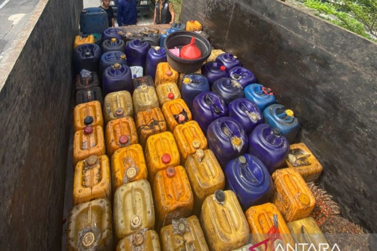 Hoarder of 2.5 tons diesel fuel arrested in Bangka Belitung