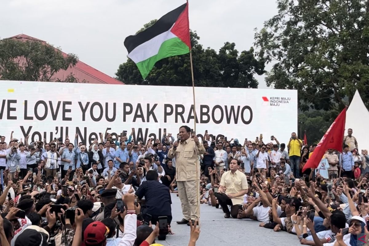 Prabowo ajak relawan berdoa untuk warga Palestina