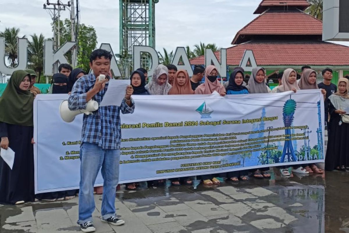 Mahasiswa Kayong Utara deklarasi pemilu damai di Tugu Durian