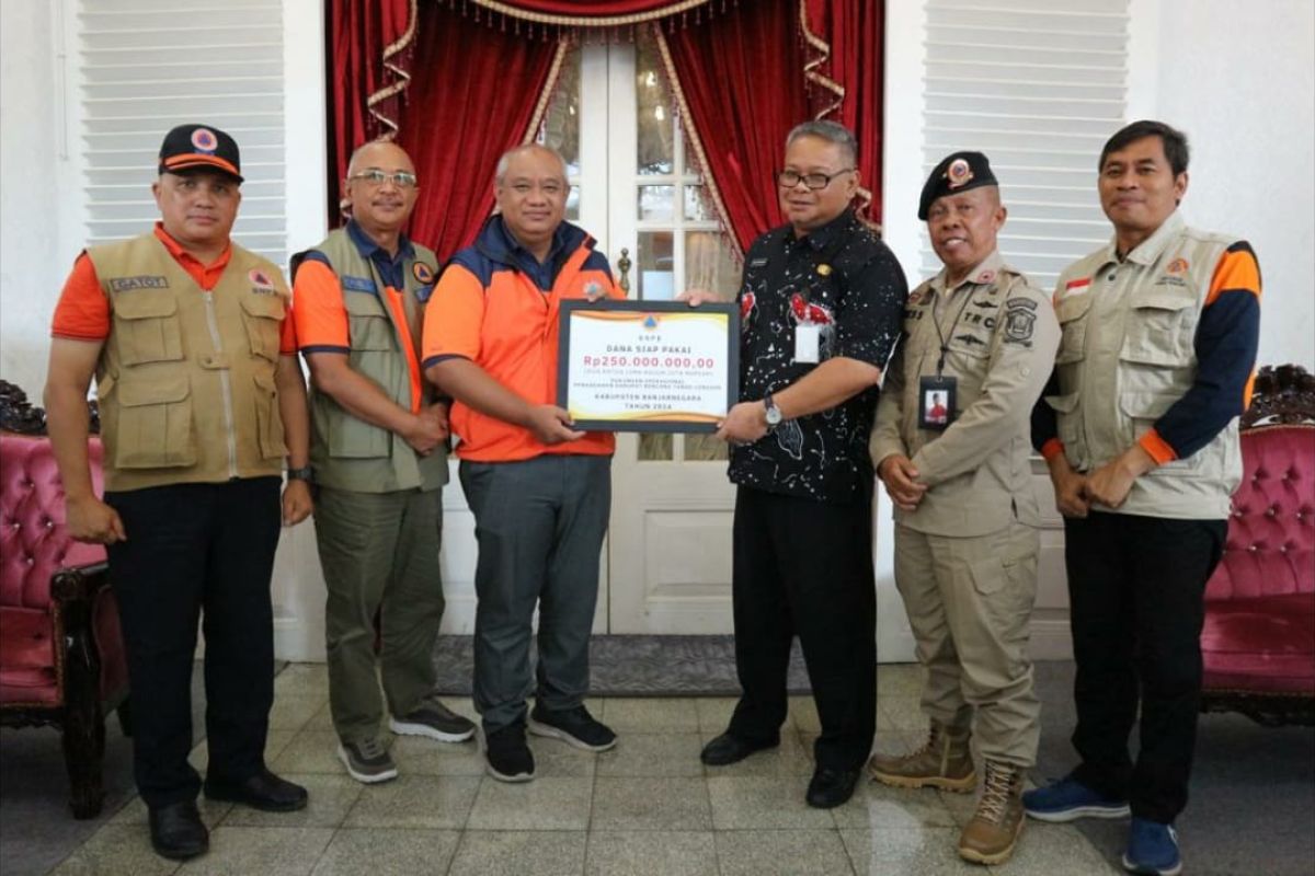 BNPB Serahkan Dukungan Penanganan Bencana Tanah Longsor Banjarnegara ...