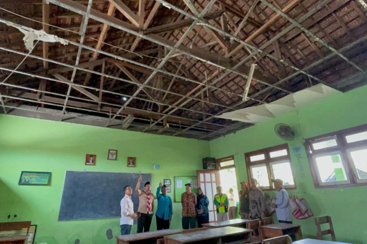 Pemkab Sidoarjo perbaiki sekolah rusak akibat angin kencang