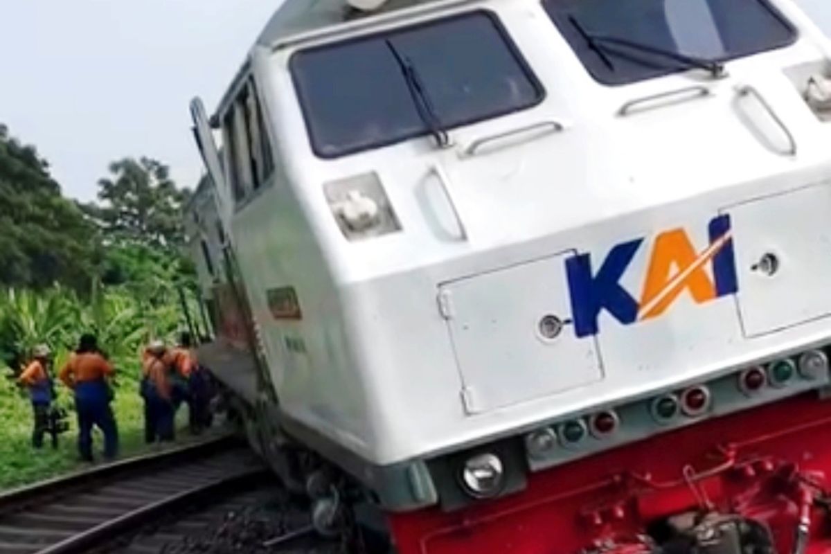KA Pandalungan relasi Gambir - Surabaya - Jember anjlok di emplasemen Stasiun Tanggulangin Sidoarjo