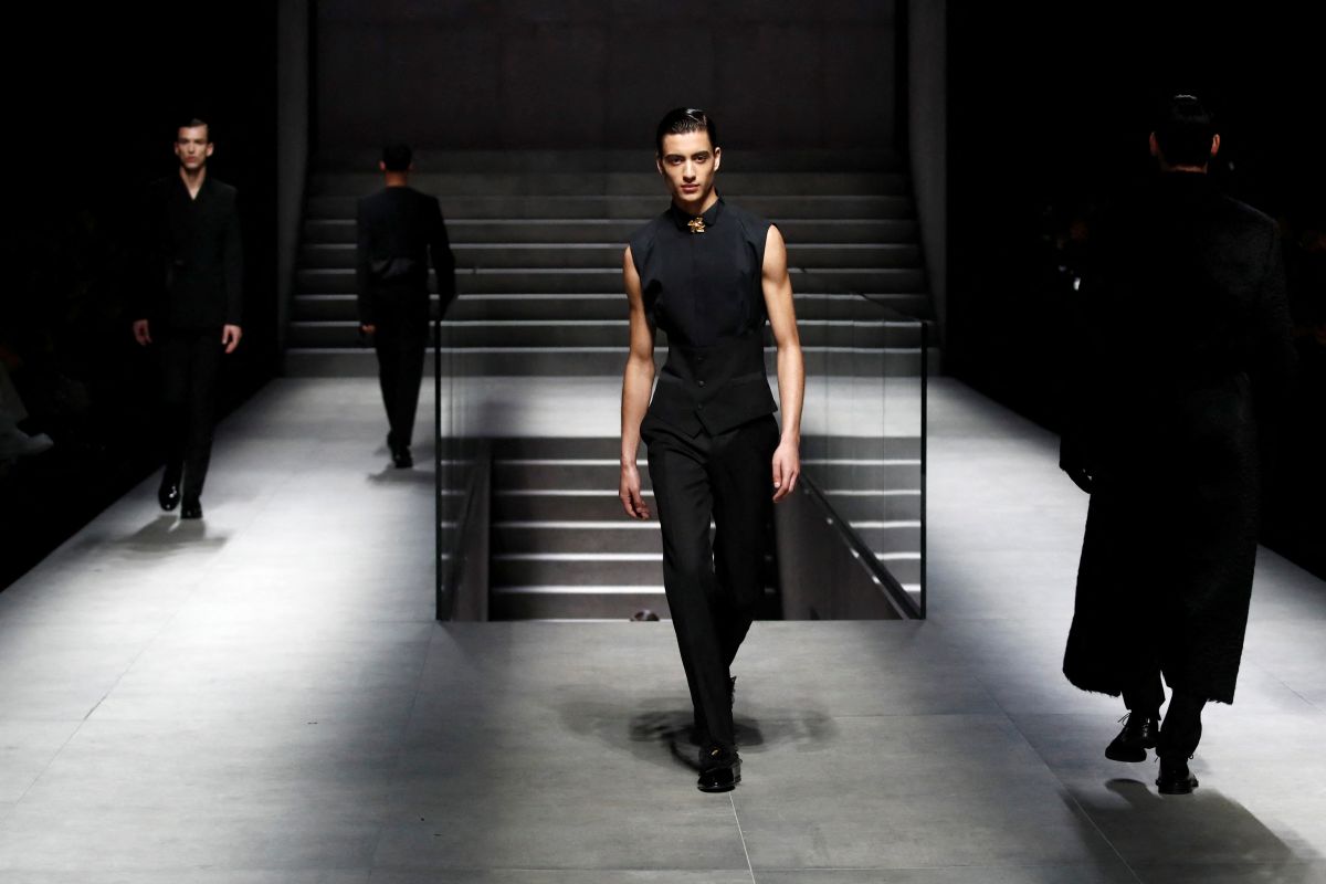 Koleksi "Sleek" Dolce and Gabbana dipamerkan di Milan Fashion Week