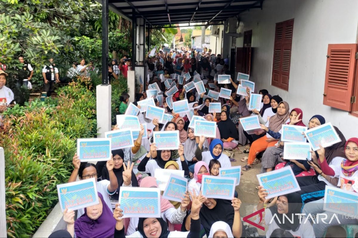 Relawan Ganjar-Mahfud sosialisasi program KTP Sakti di CDGM Bekasi
