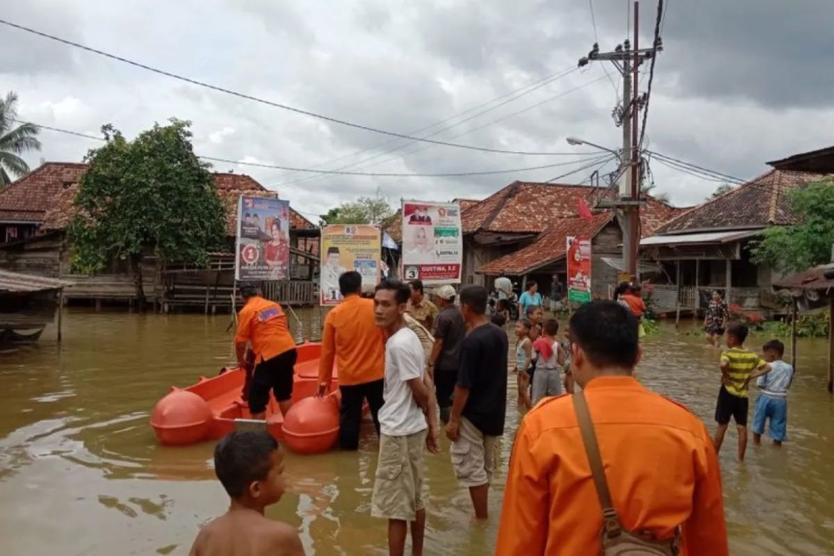 Sebanyak 10 sungai di Sumsel berstatus siaga