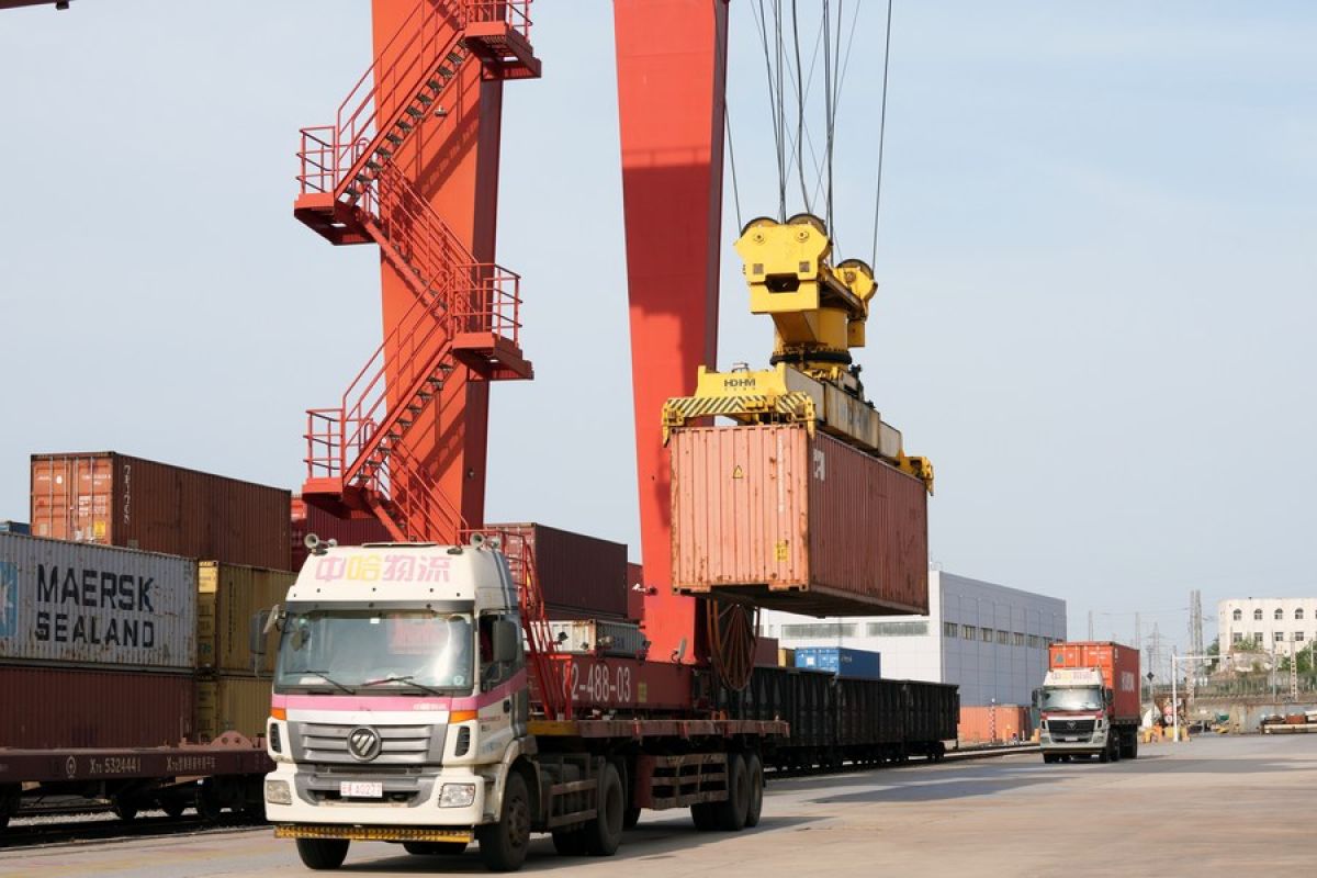 Pangkalan logistik China-Kazakhstan tangani lebih dari 500.000 TEU