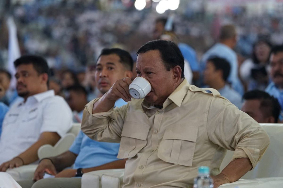 Minum kopi dengan tangan kanan, Prabowo pemimpin kedepankan etika