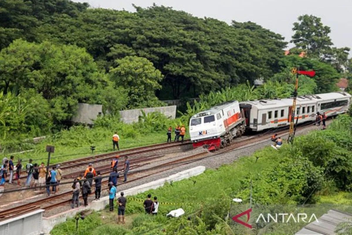 KAI: 933 penumpang batalkan tiket imbas anjloknya KA Pandalungan