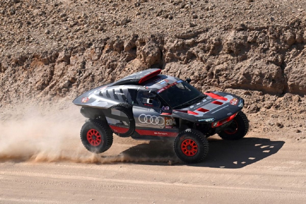 Sainz perlebar jarak di puncak klasemen seusai etape 8 Dakar 2024