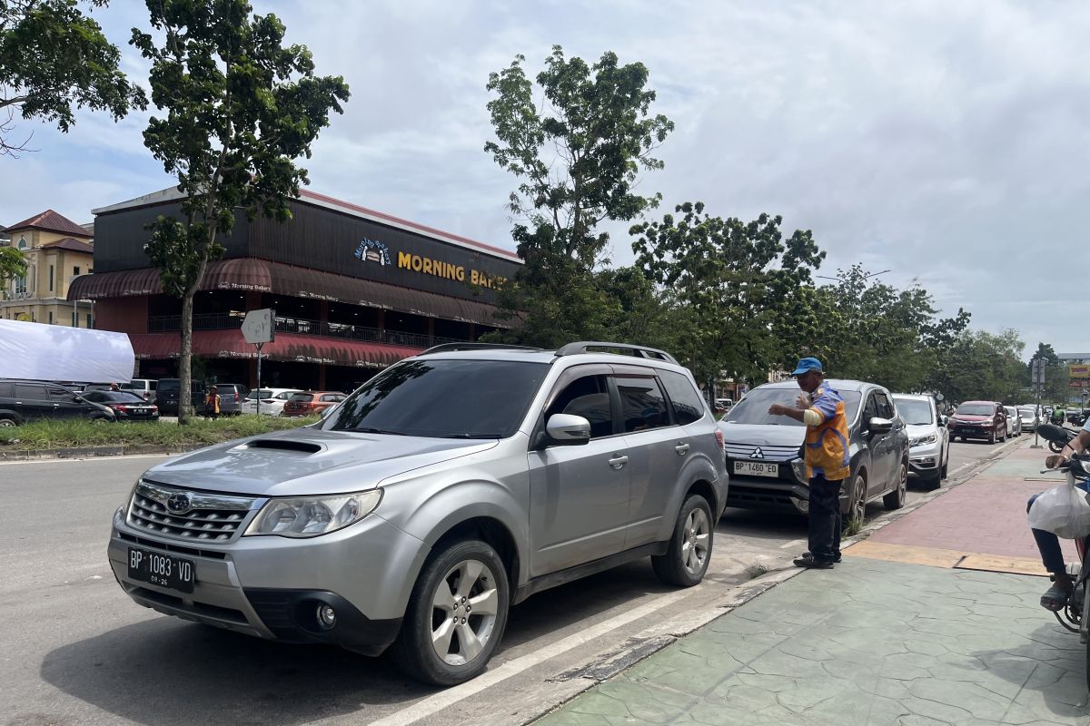 Dishub Batam ingatkan juru parkir untuk wajib berikan karcis bukti pembayaran