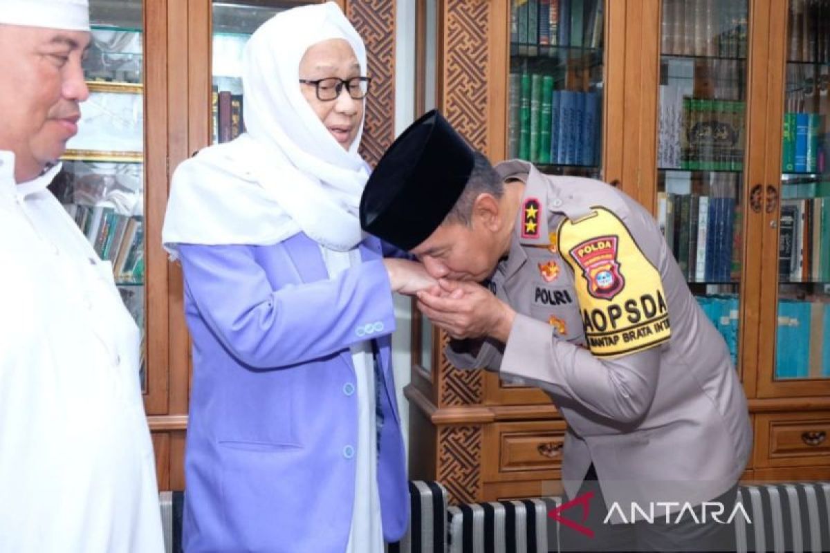 Kapolda Kalsel minta ulama edukasi umat untuk pemilu damai