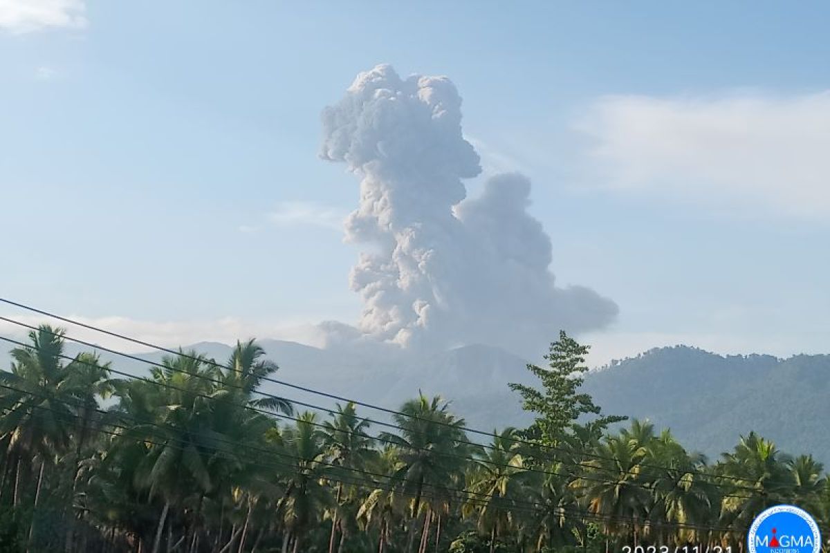 Delapan gunung api mengalami erupsi 66.197 kali sepanjang tahun 2023