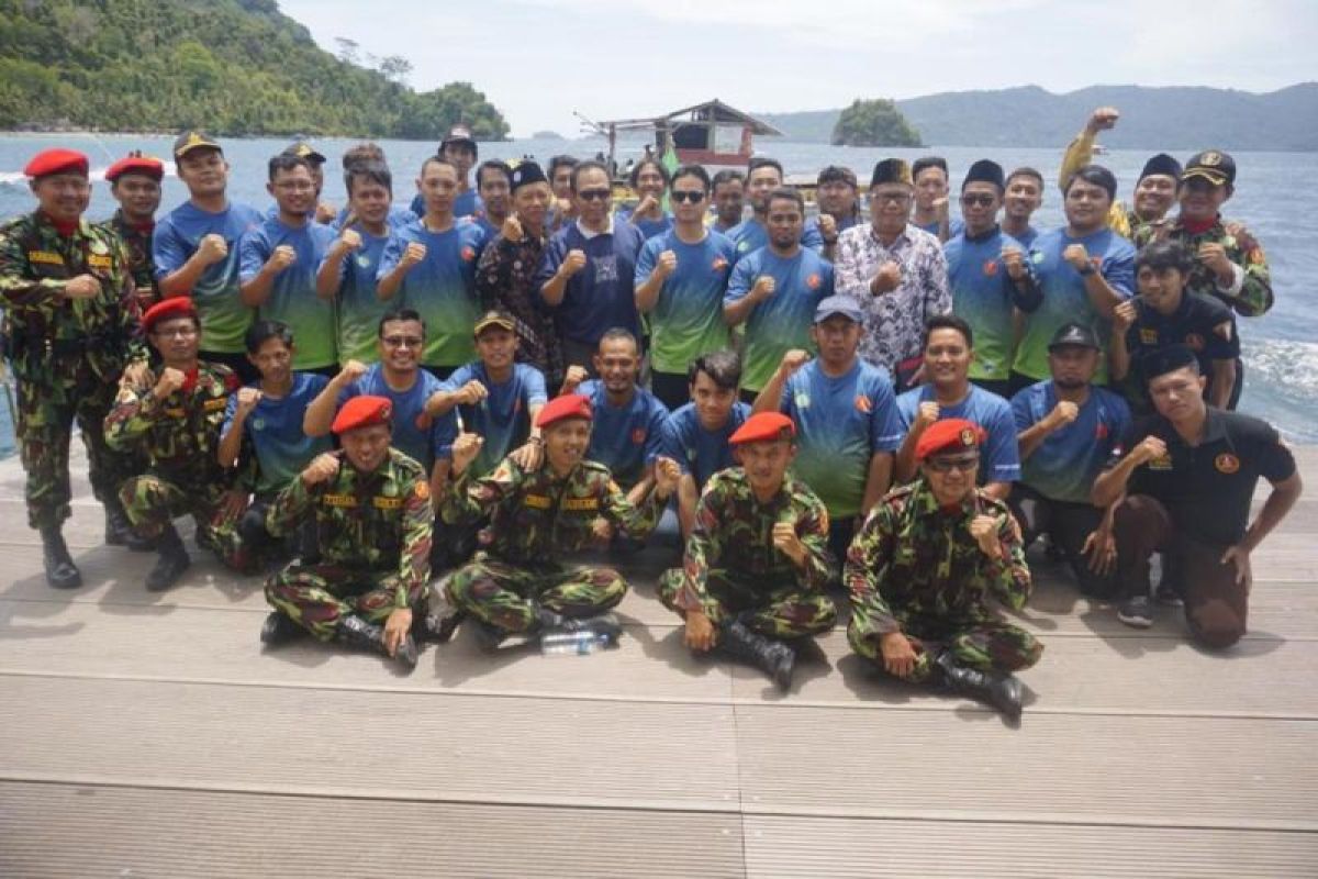 Pemuda Muhammadiyah Trenggalek dilantik di tengah laut