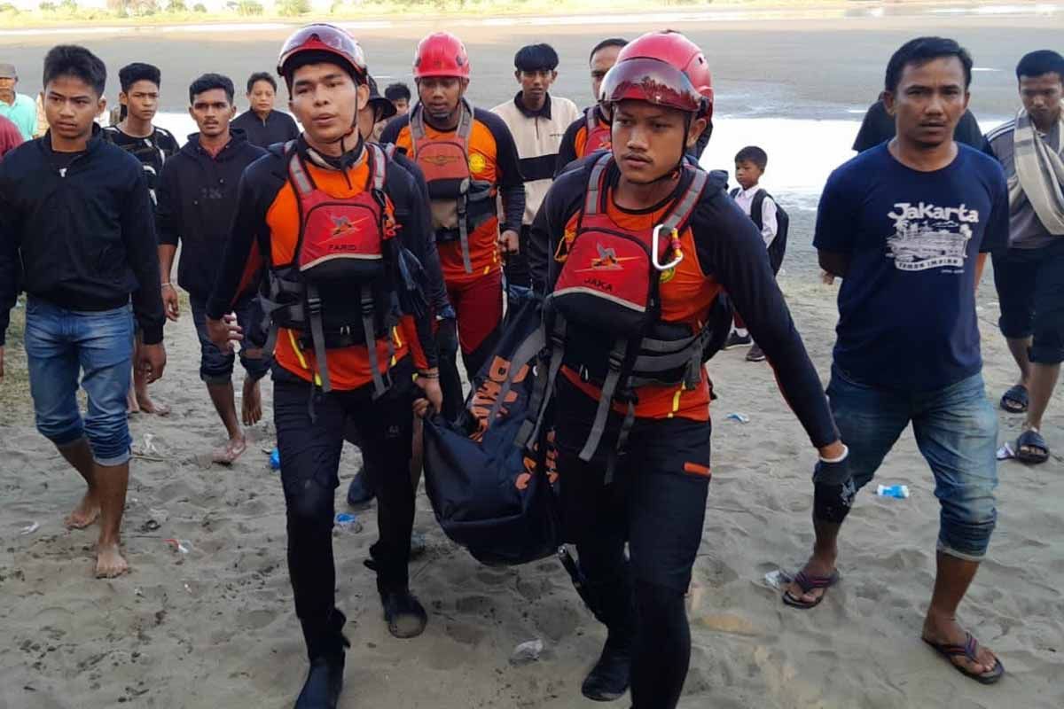 Basarnas evakuasi korban terseret arus di Aceh Besar