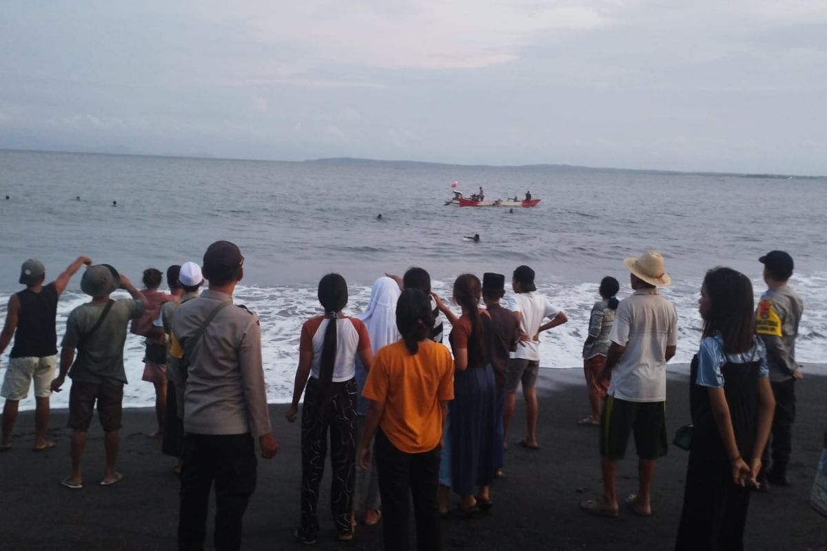 Seorang santri raib tergulung ombak di Pantai Rarangan Pijot Lotim