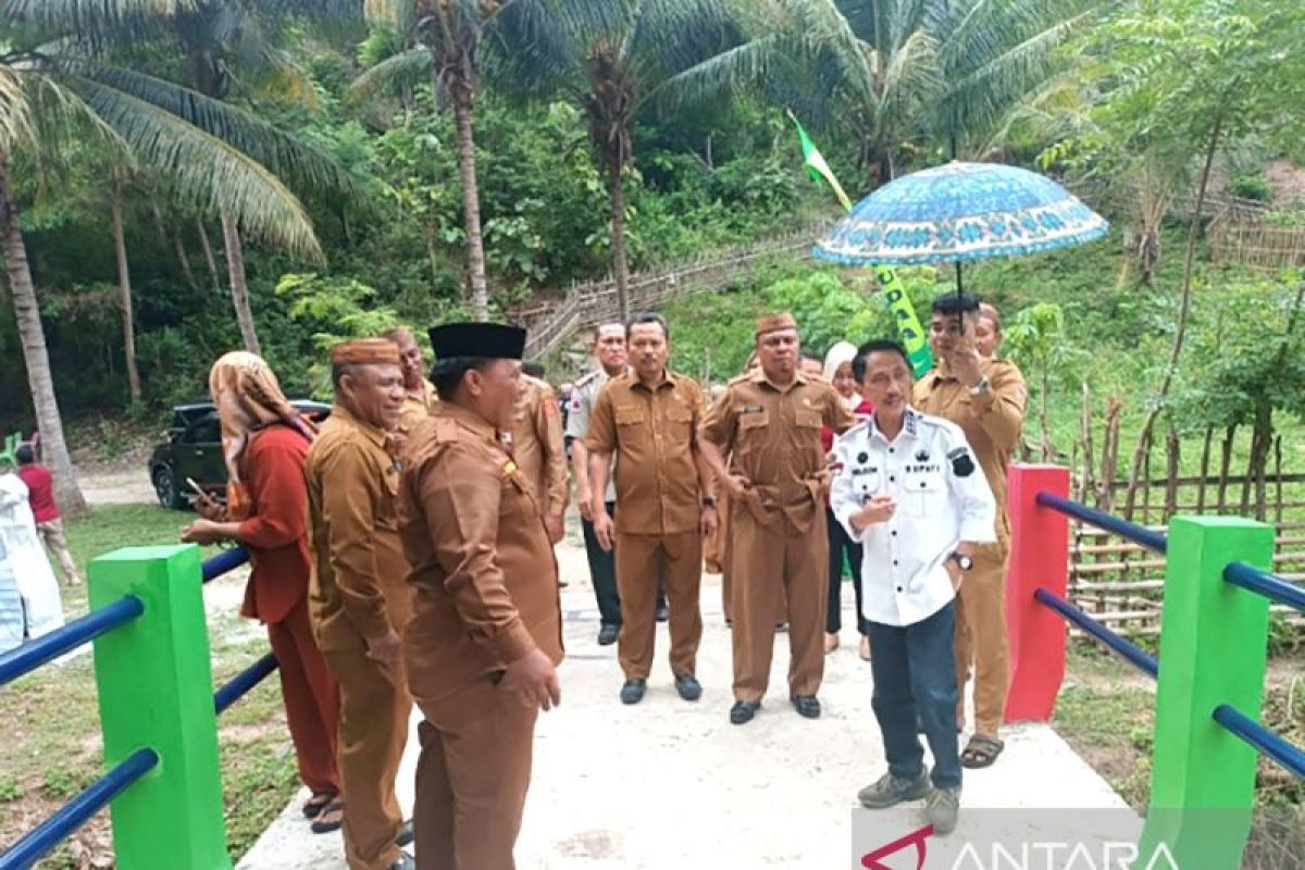 Bupati resmikan infrastruktur di Kecamatan Batudaa Pantai