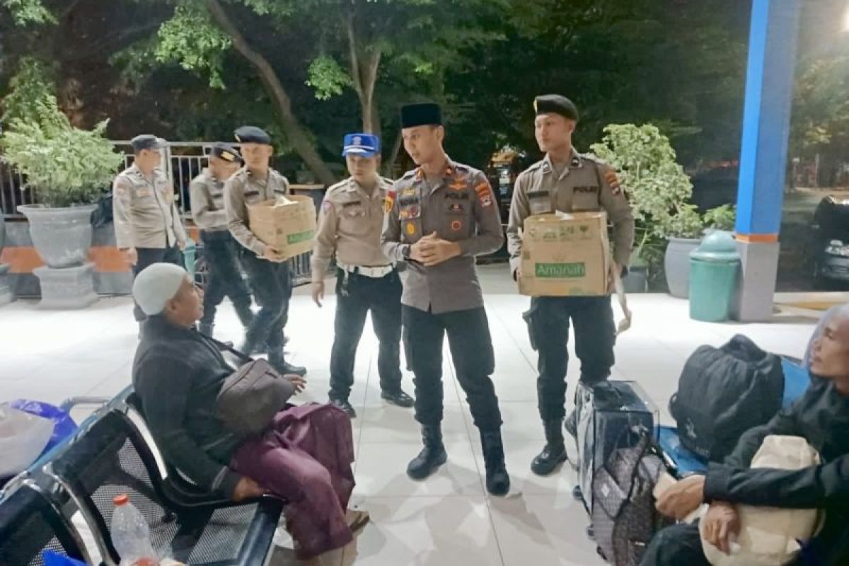 Polresta Banjarmasin layani kepulangan jamaah Haul Guru Sekumpul di Pelabuhan Trisakti