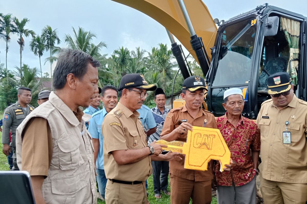 Bupati: Ekskavator setiap kecamatan bisa efisiensi anggaran