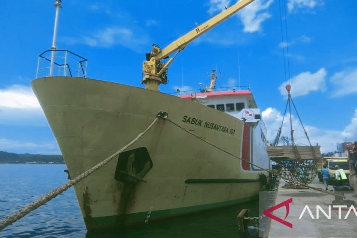 Pelni Ambon tunda keberangkatan dua  kapal antisipasi gelombang tinggi