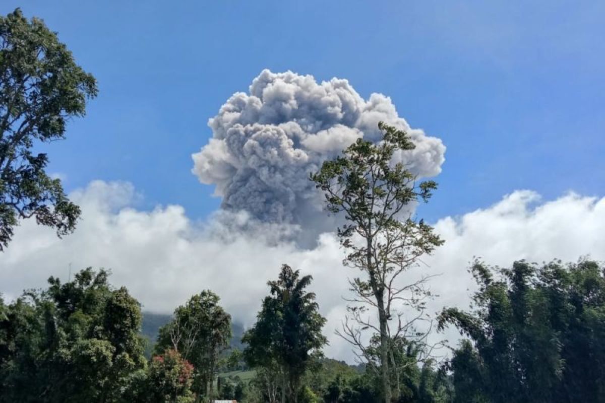 Erupsi saat subuh , Marapi 129 kali erupsi hingga hari ini