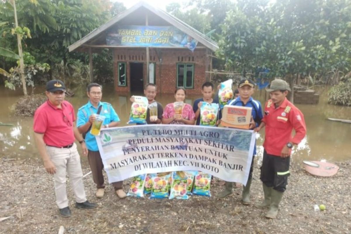 Perusahaan HTI PT TMA di Jambi bantu korban banjir Kabupaten Tebo