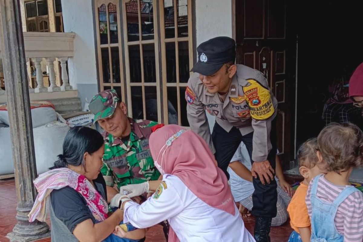 TNI-Polri Trenggalek kerahkan anggota bantu sukseskan imunisasi polio