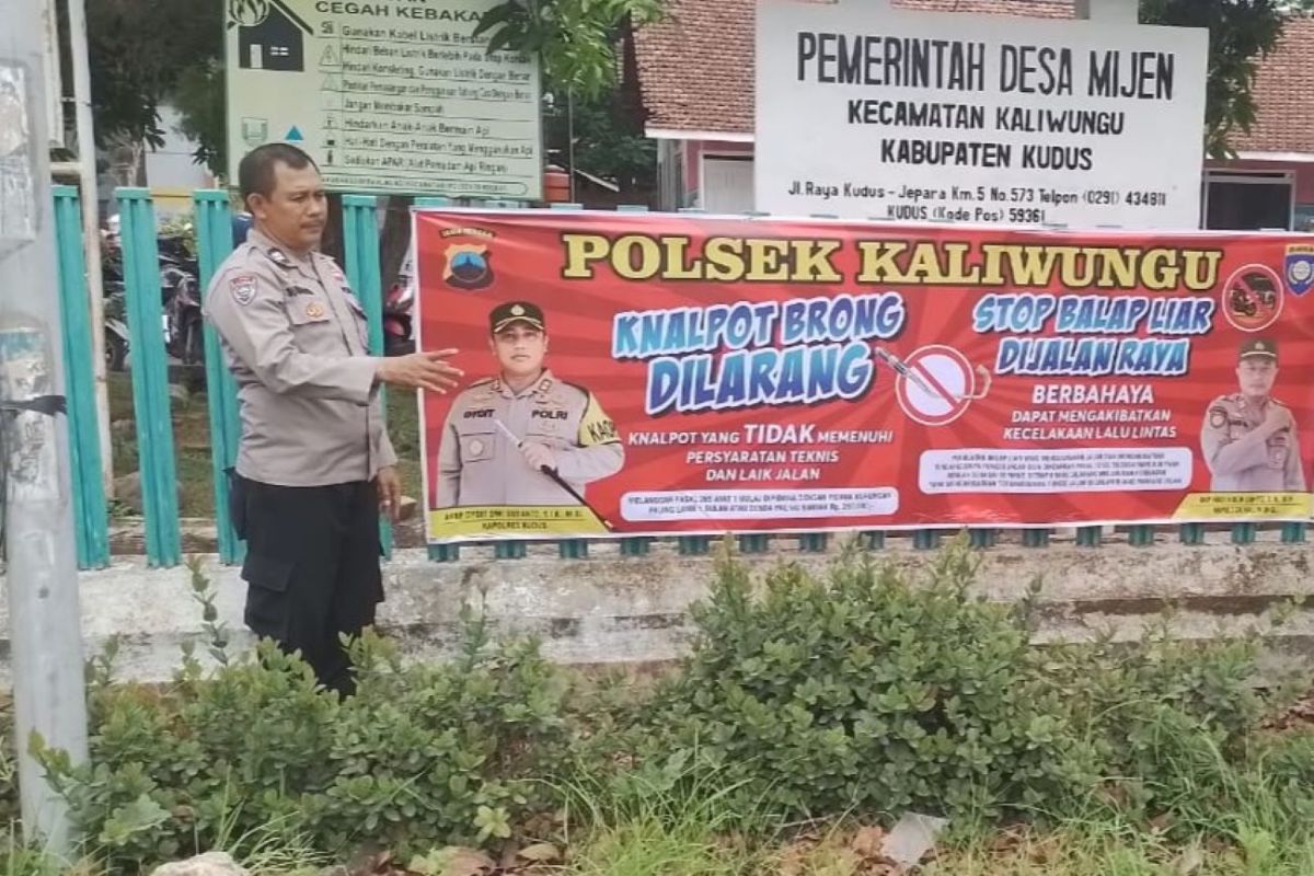 Polisi kampanyekan larangan knalpot brong lewat pemasangan  spanduk