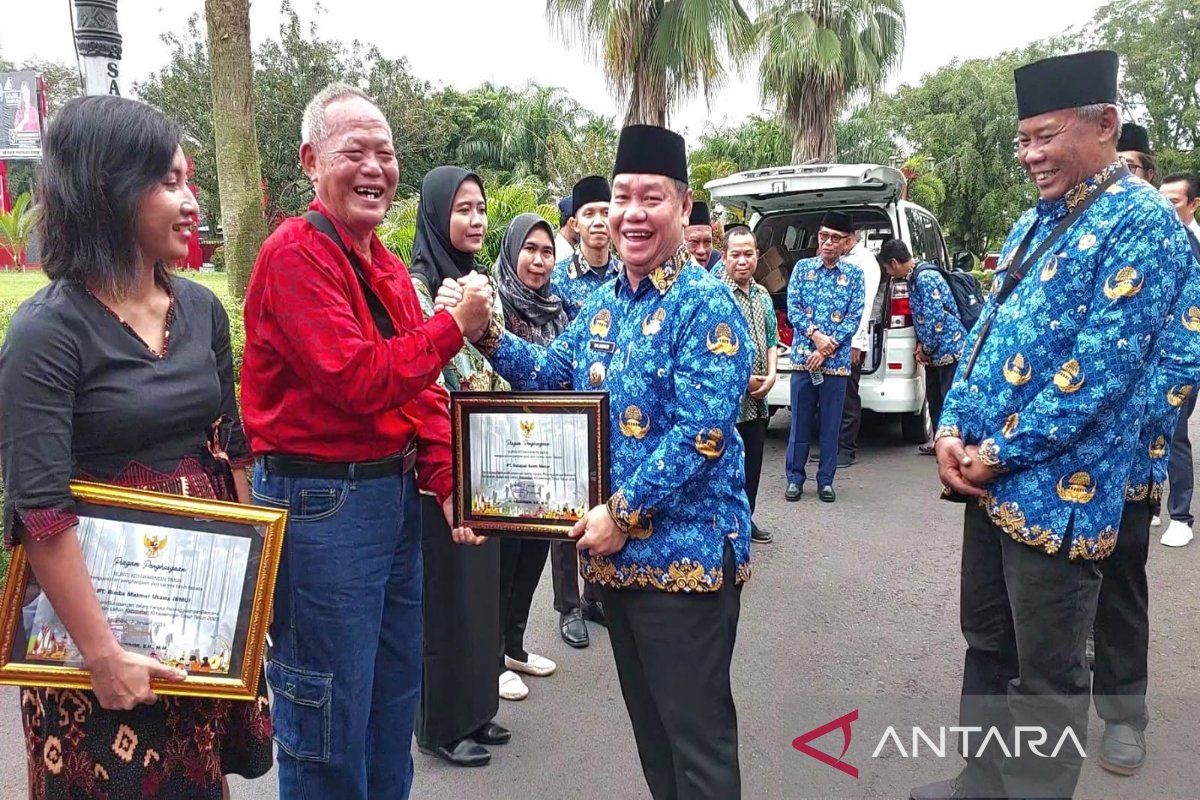 PT Sukajadi Sawit Mekar dan PT Unggul Lestari raih penghargaan peduli penanganan karhutla