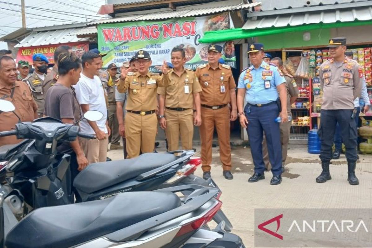 Dishub Bekasi tertibkan parkir liar di ruas Jalan Kalimalang Cikarang