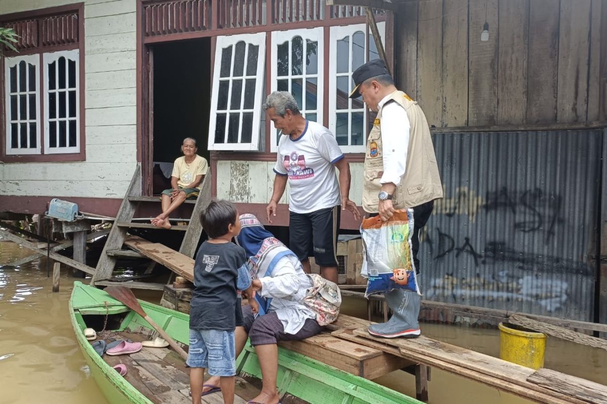 Gubernur Jambi tinjau korban banjir di sejumlah daerah