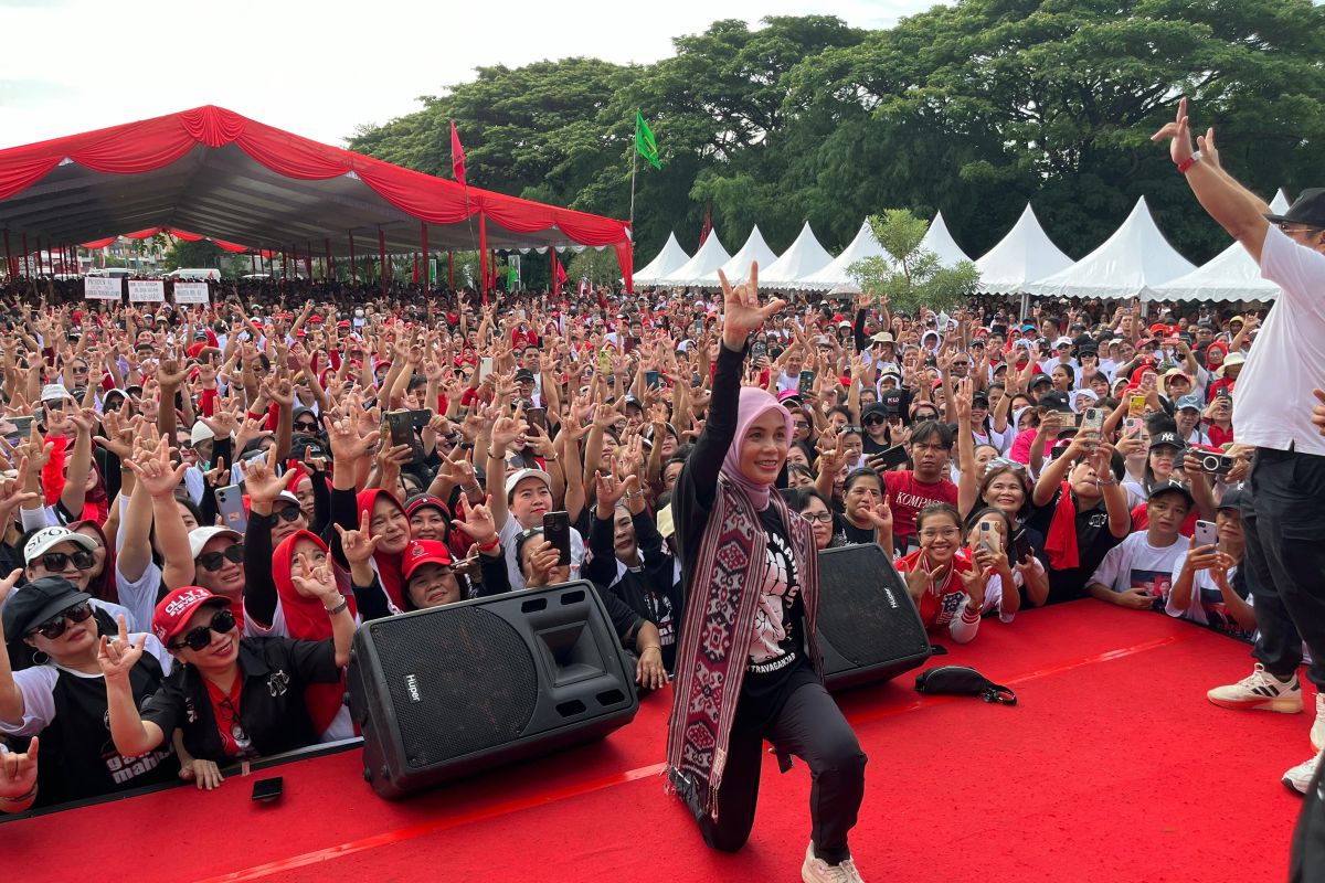 Siti Atikoh: Kalau Anda berjuang, saya wajib berjuang